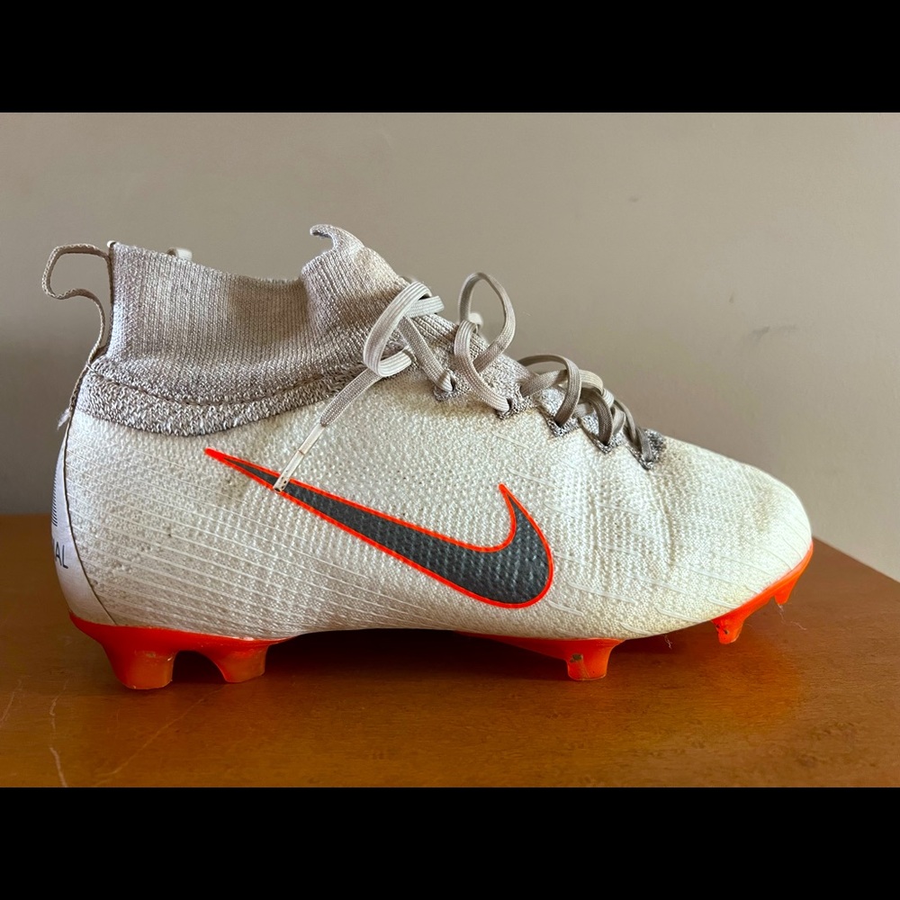 Nike Mercurial Superfly 6 Elite FG Soccer Cleats. Size 4Y. White Good condition